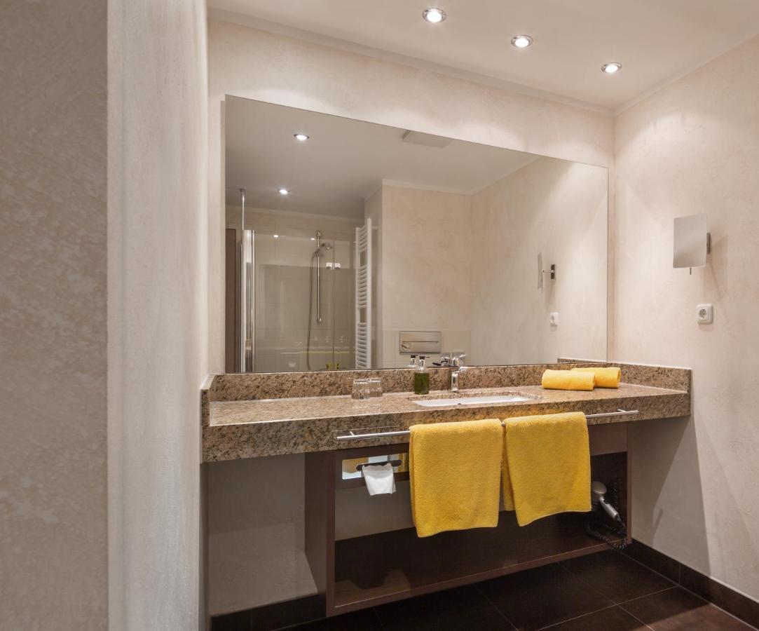 Wirtshaus & Hotel Goldener Greif Edelsfeld エクステリア 写真