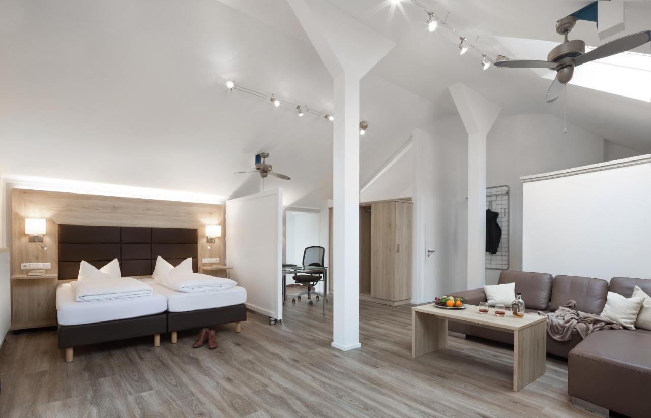 Wirtshaus & Hotel Goldener Greif Edelsfeld エクステリア 写真