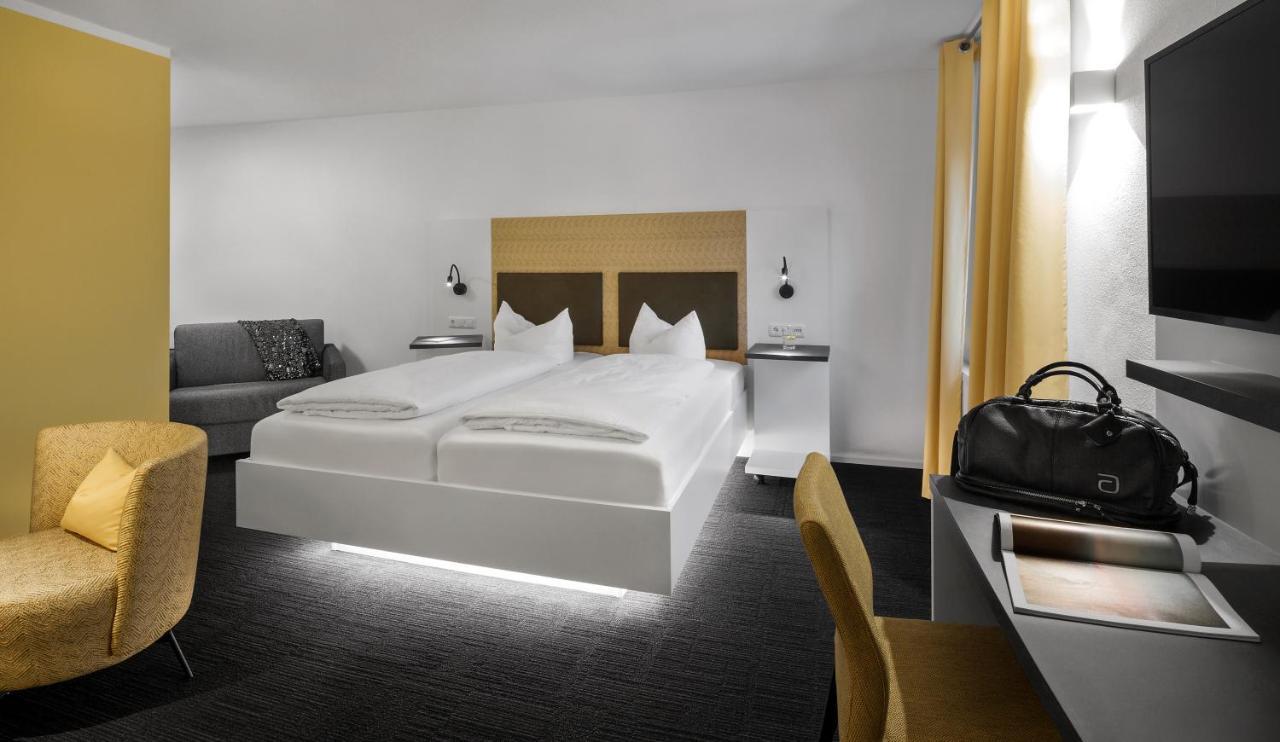 Wirtshaus & Hotel Goldener Greif Edelsfeld エクステリア 写真