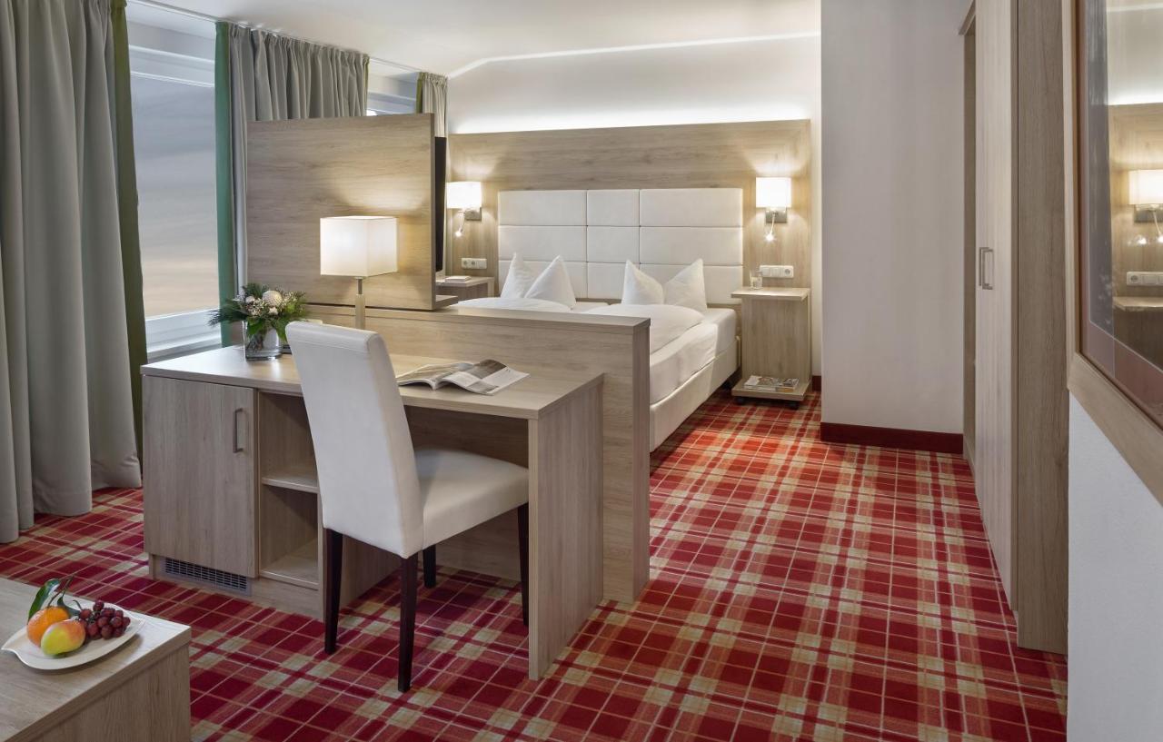 Wirtshaus & Hotel Goldener Greif Edelsfeld エクステリア 写真