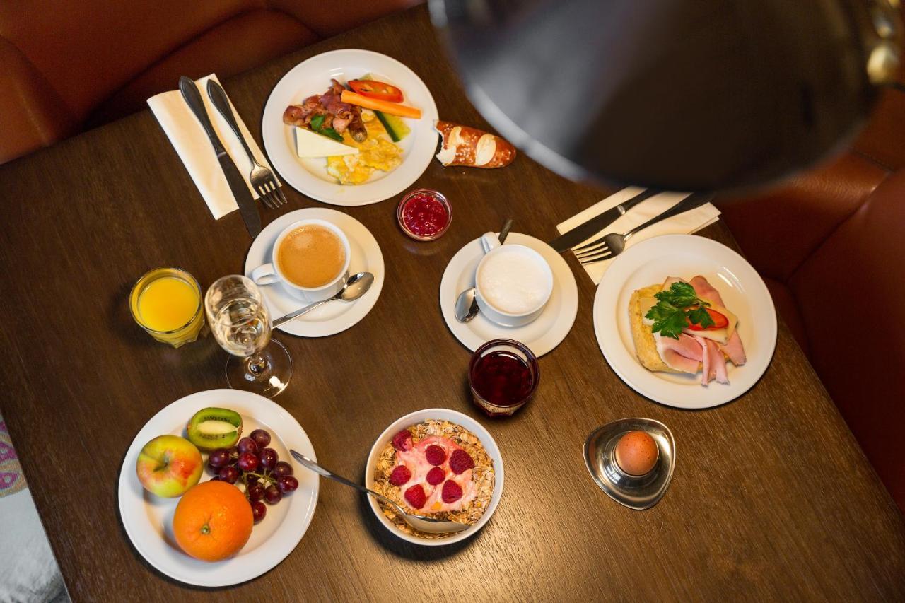 Wirtshaus & Hotel Goldener Greif Edelsfeld エクステリア 写真
