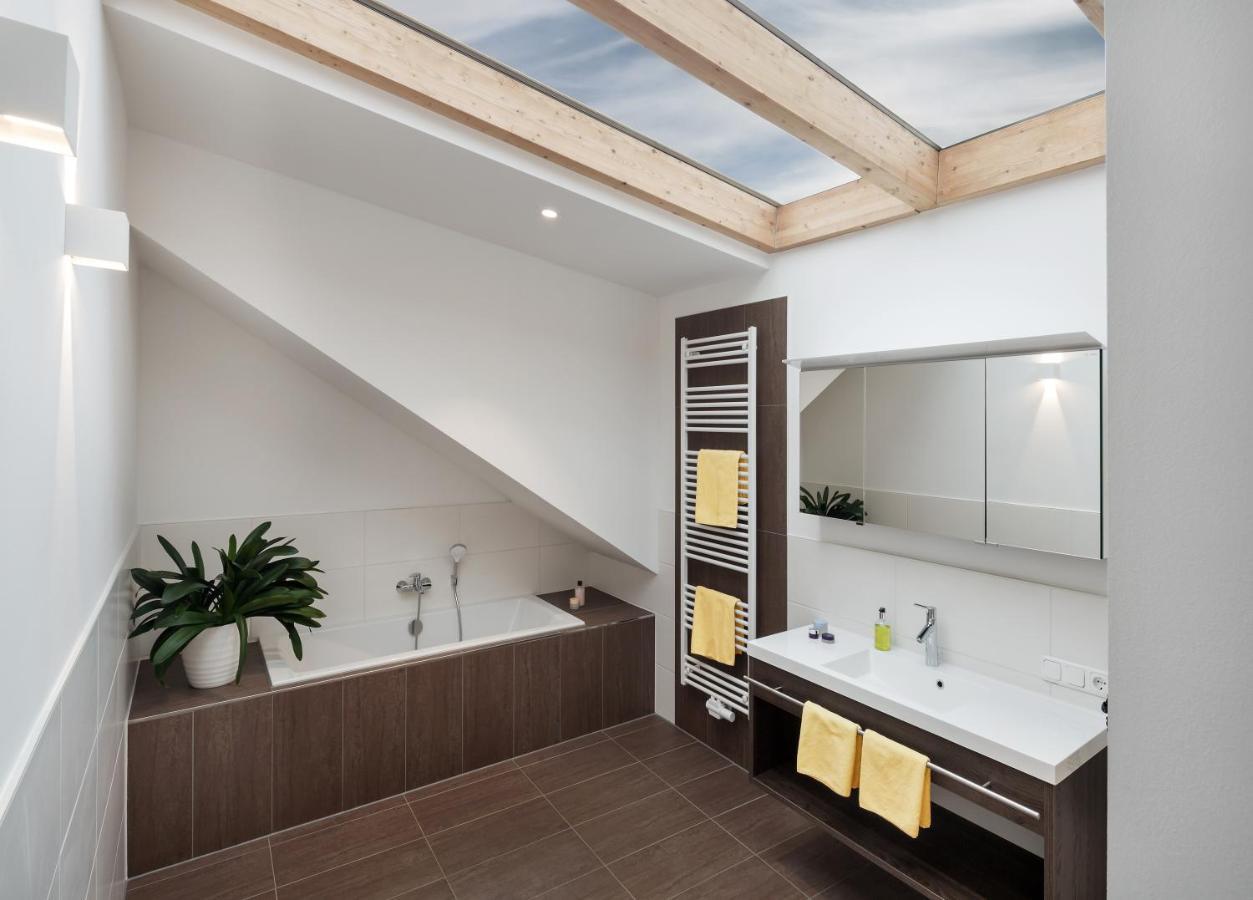 Wirtshaus & Hotel Goldener Greif Edelsfeld エクステリア 写真