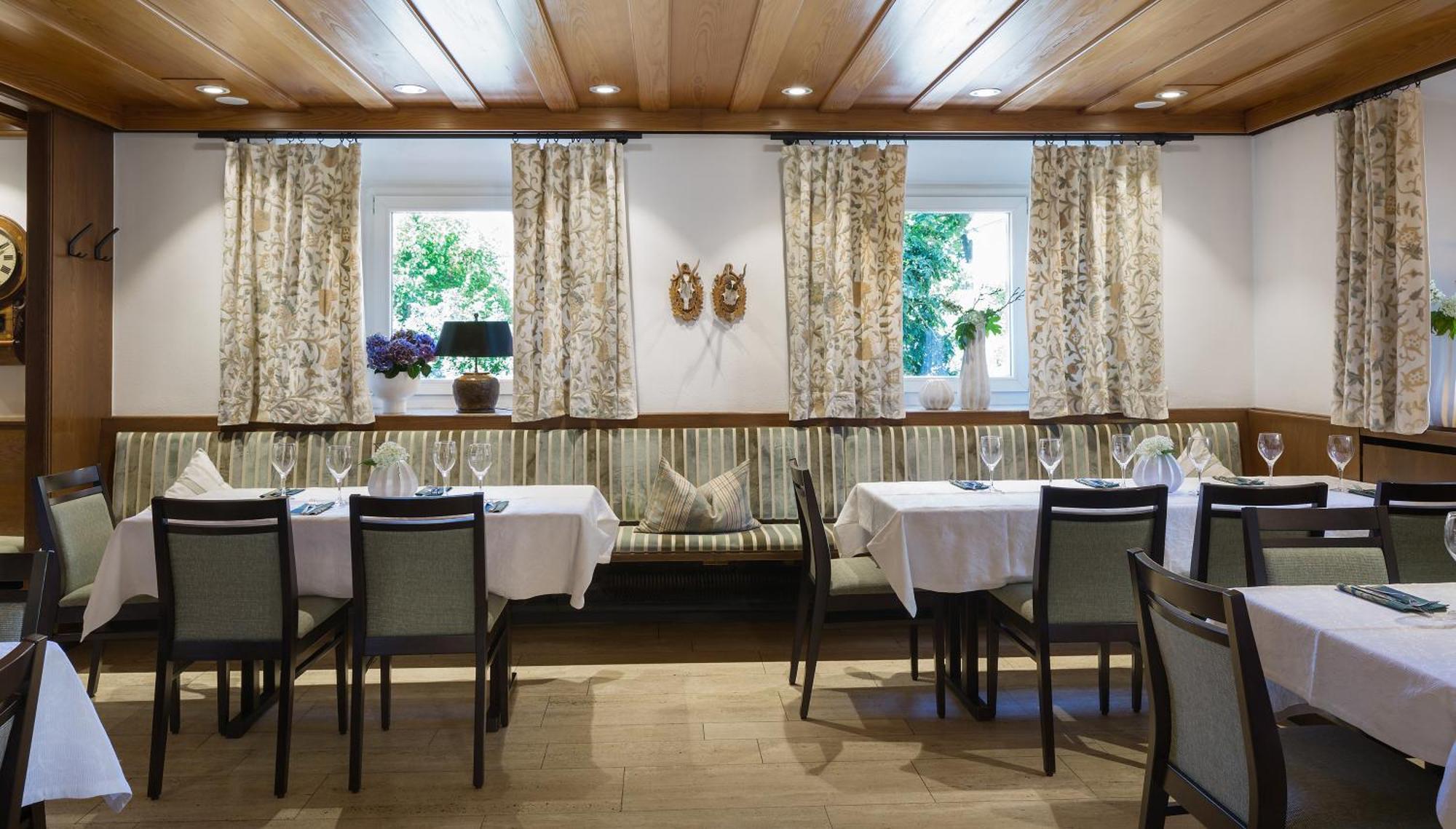 Wirtshaus & Hotel Goldener Greif Edelsfeld エクステリア 写真