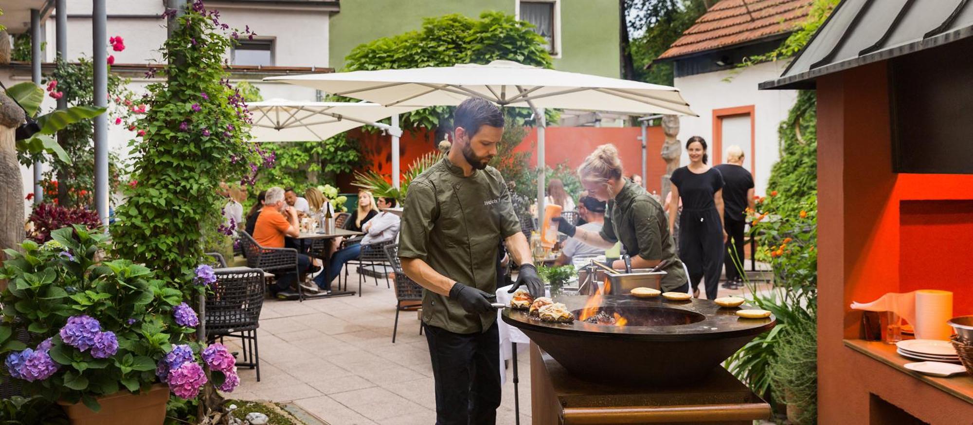 Wirtshaus & Hotel Goldener Greif Edelsfeld エクステリア 写真