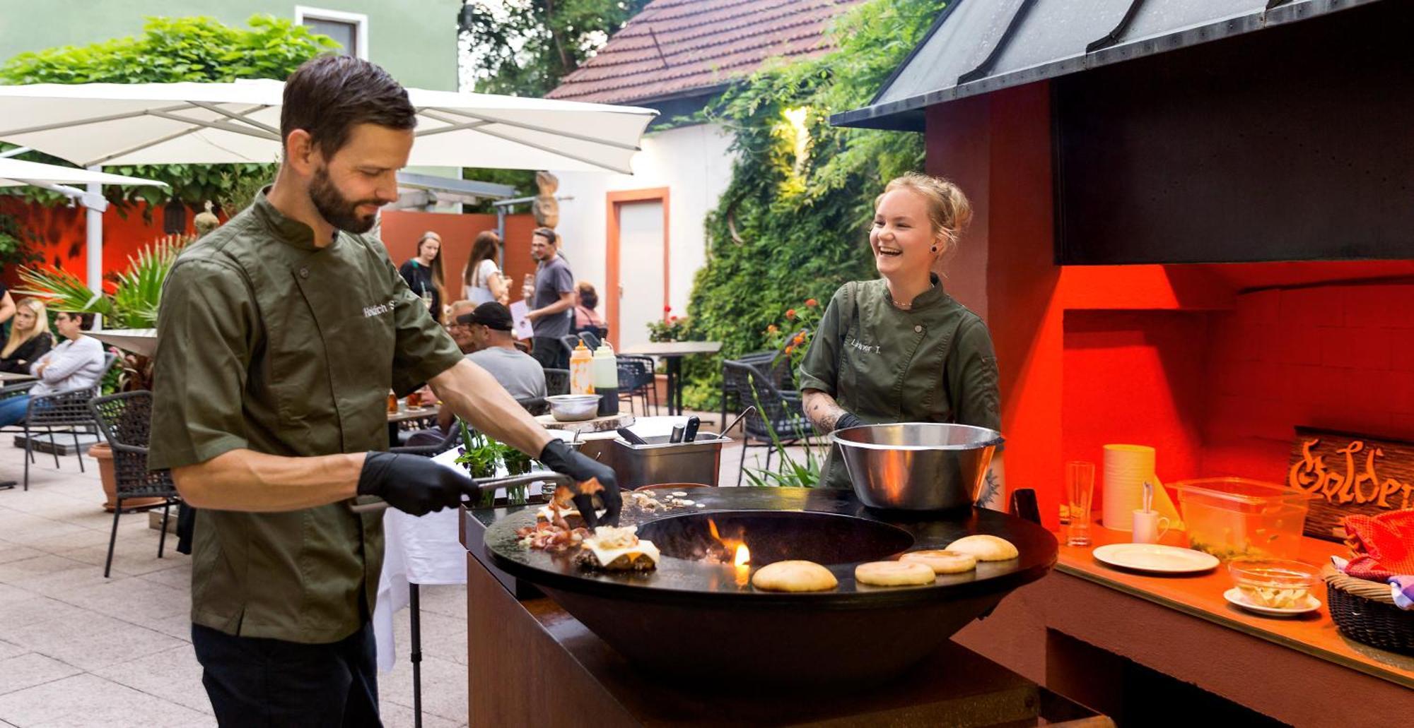 Wirtshaus & Hotel Goldener Greif Edelsfeld エクステリア 写真