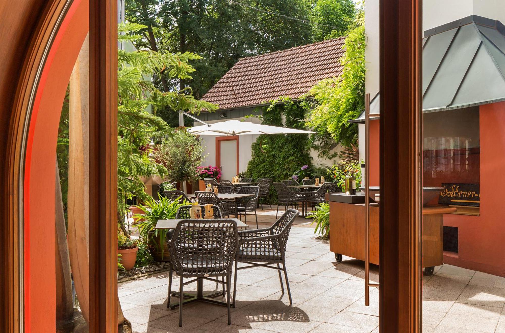 Wirtshaus & Hotel Goldener Greif Edelsfeld エクステリア 写真